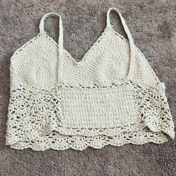 HOLLISTER • Crochet Top - Picture 3 of 7